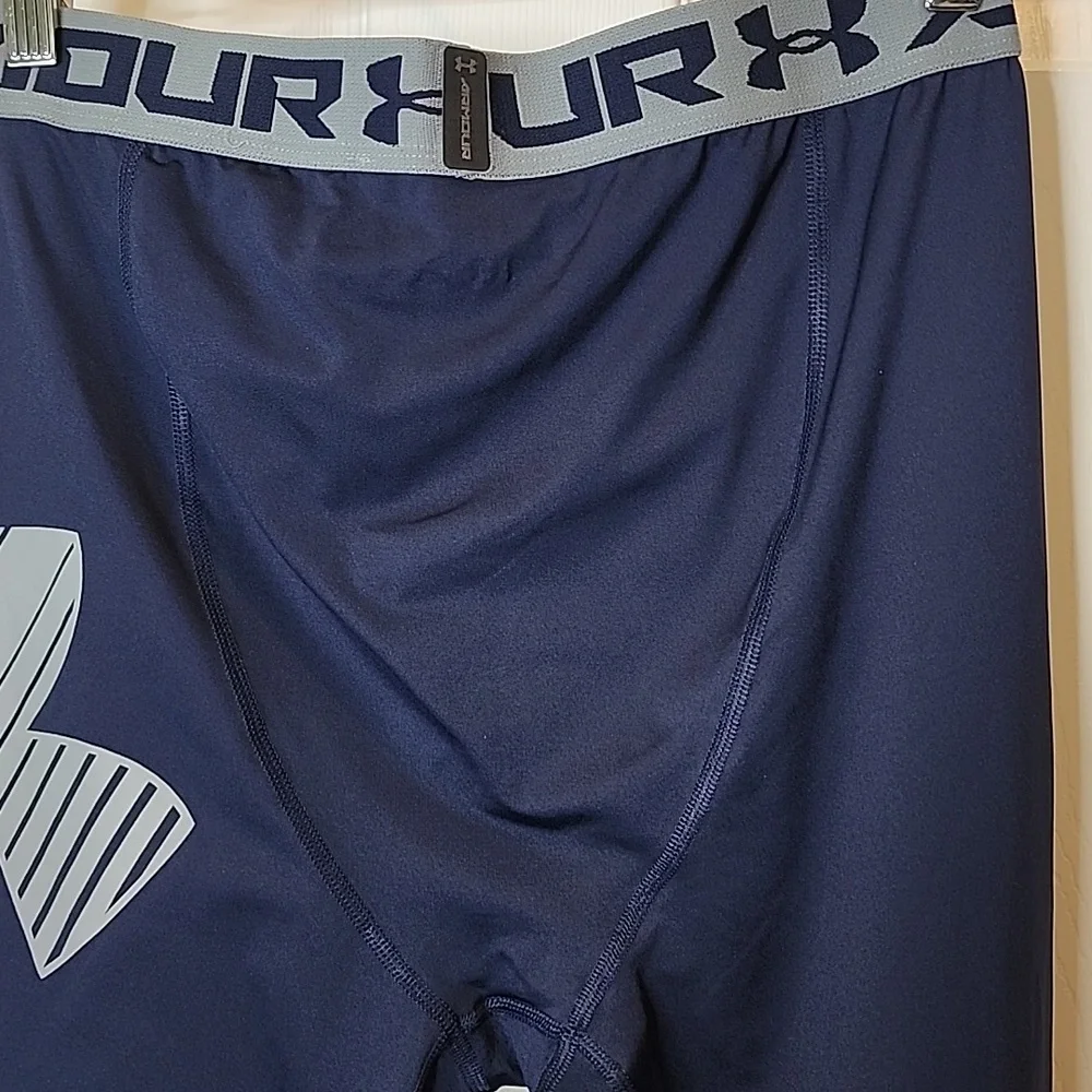 Under Armour Youth Boy HeatGear Logo 3/4 Leggings in Navy, YXL Fitted